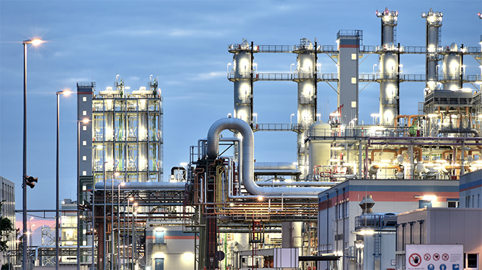 Verhandlungsstarke Verträge für große Chemieunternehmen mit individuellem Energieverbrauch.