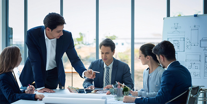 Schulung für Mitarbeiter zu IT-Sicherheit und Phishing-Abwehr im Büro