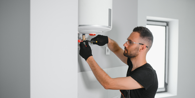 SGM-Fachkräfte führen präzise Sanitärinstallationen durch, um höchste Qualitätsstandards für ihre Kunden sicherzustellen.
