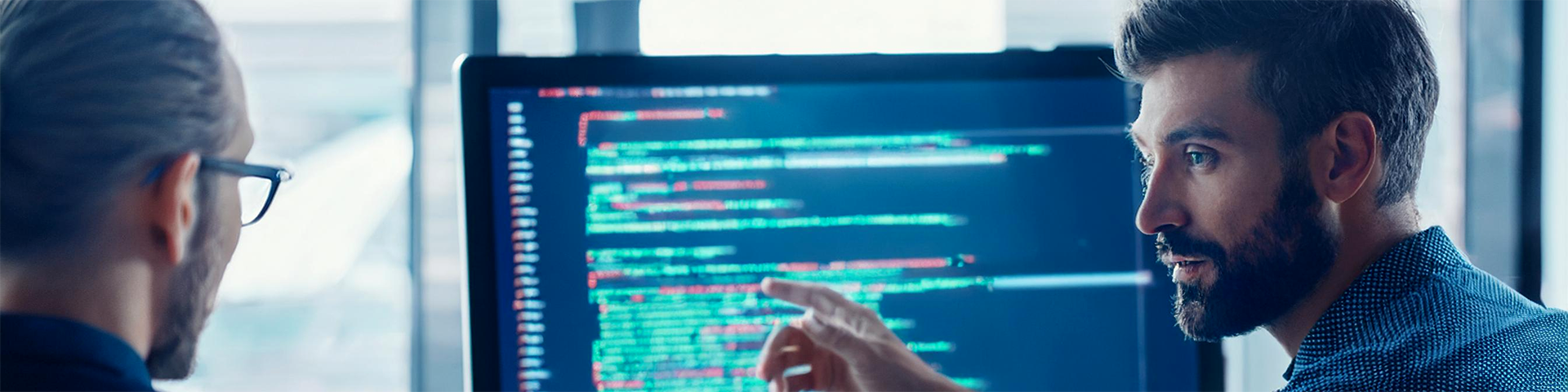 IT-Spezialist konfiguriert Starface Telefonanlage im Unternehmen