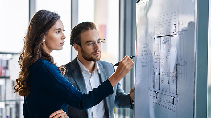 Experten analysieren Telekommunikationsbedarf in Firmensitz